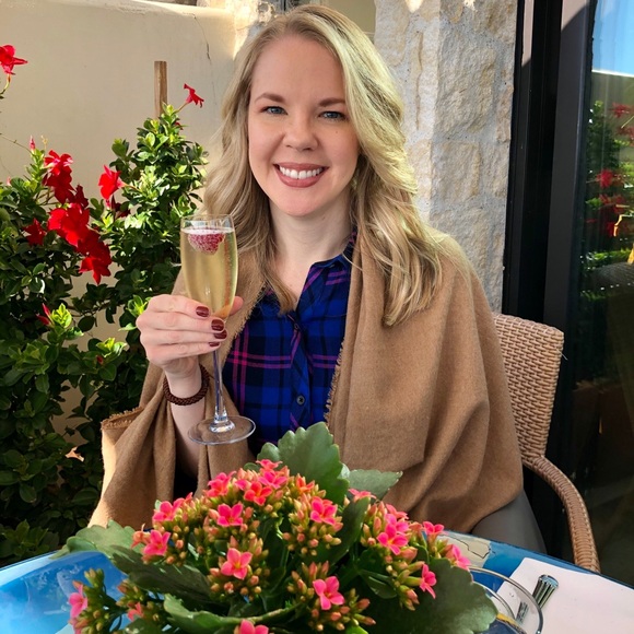 Meet your Posher, Melissa - Picture 2 of 9